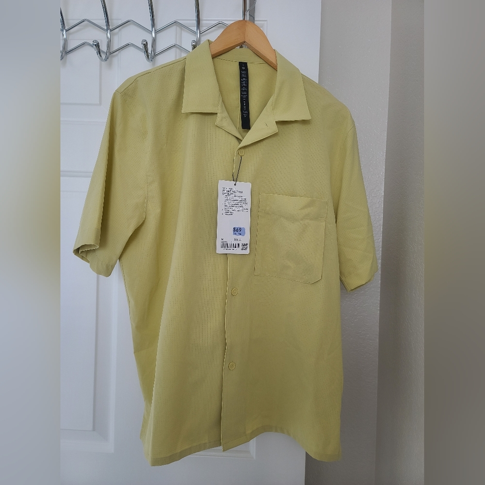 lululemon athletica Men's Short Sleeve Camp Shirt in Light Yellow